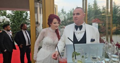 <strong>Geihun Mustafa și Mădălina (Meryem) s-au căsătorit la București. Aproximativ 700 de invitați au participat la eveniment</strong> <strong>Geihun Mustafa și Mădălina (Meryem) s-au căsătorit la București. Aproximativ 700 de invitați au participat la eveniment</strong>