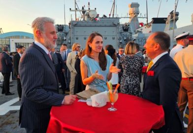 Reuniune la nivel înalt la bordul unei nave militare turcești, la Constanța Reuniune la nivel înalt la bordul unei nave militare turcești, la Constanța