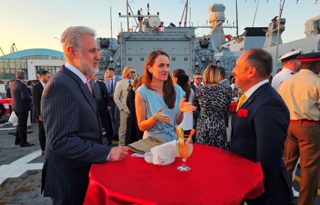 Reuniune la nivel înalt la bordul unei nave militare turcești, la Constanța Reuniune la nivel înalt la bordul unei nave militare turcești, la Constanța